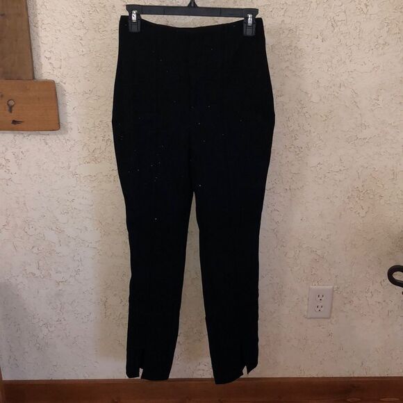 L’Academie
Hanriette Pant  - Picture 5 of 14